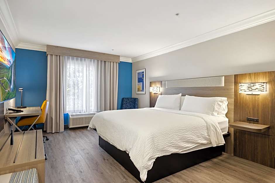 Holiday Inn Express Hotel & Suites Vacaville By IHG