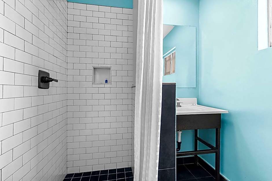 Rodeway Inn & Suites North Hollywood Burbank Airport - Universal Area