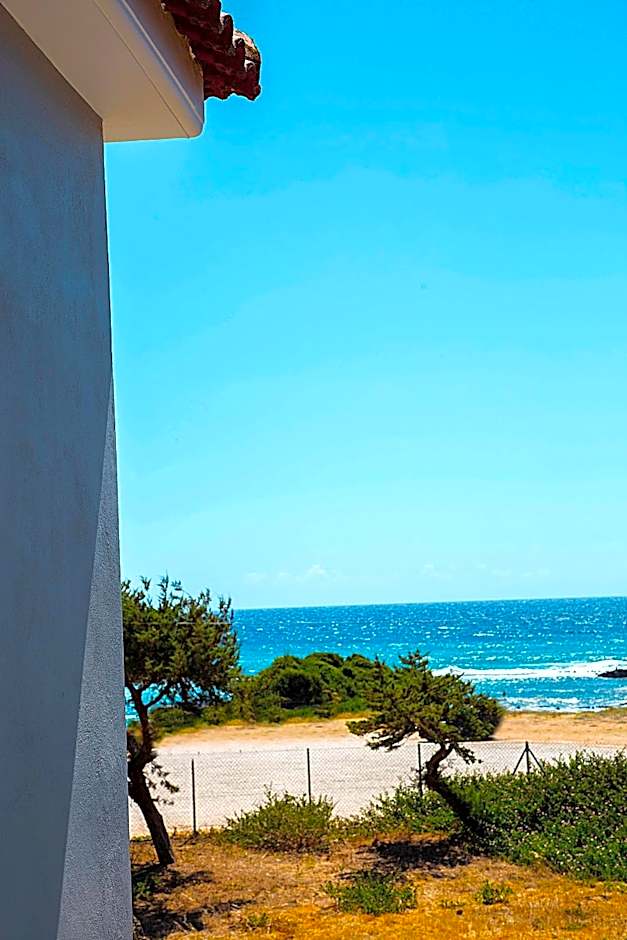 Romanos Beach Villas