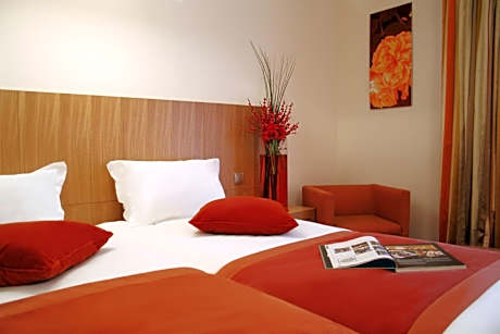 Deluxe Twin Room with Balcony