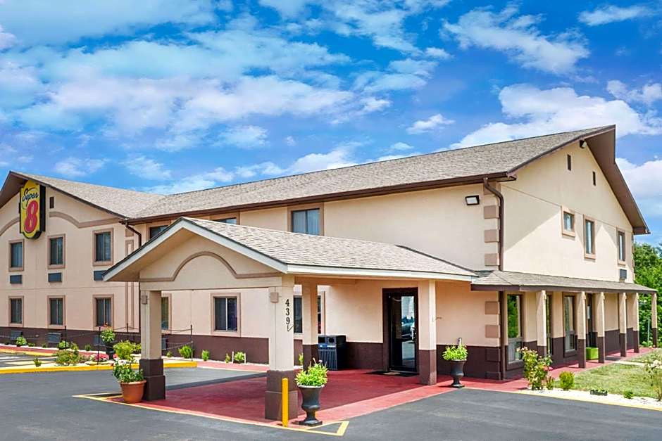 Super 8 by Wyndham Warrensburg
