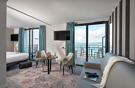 Deluxe Junior Suite with Sea View and Whirlpool