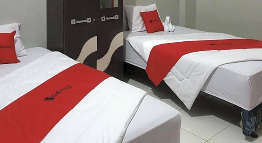 RedDoorz @ Hotel Yaki Mamuju