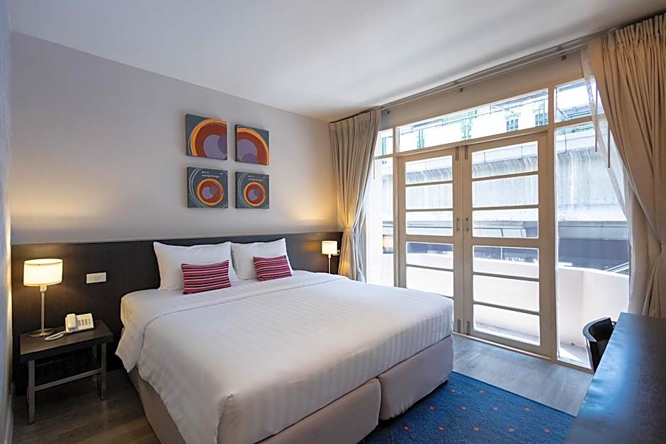 24 Inn at BTS Phrom Phong
