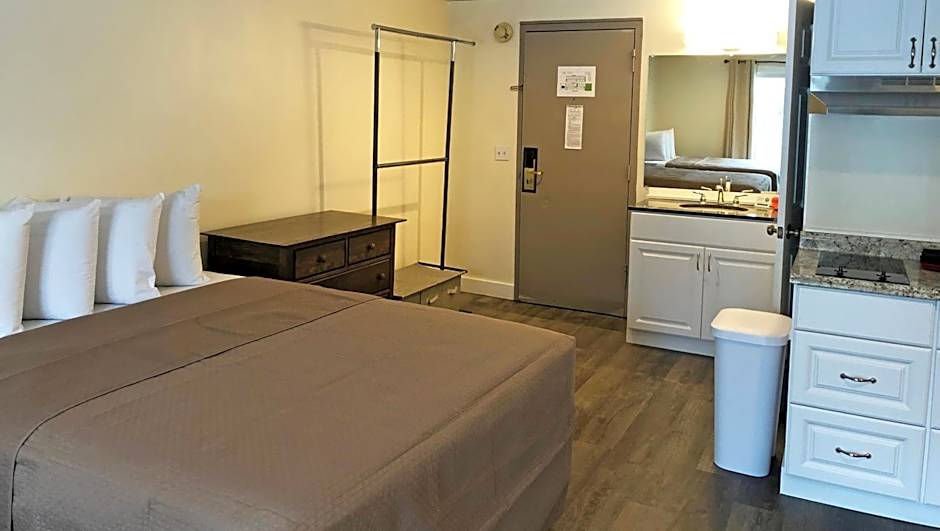 Colonial Inn Ellsworth