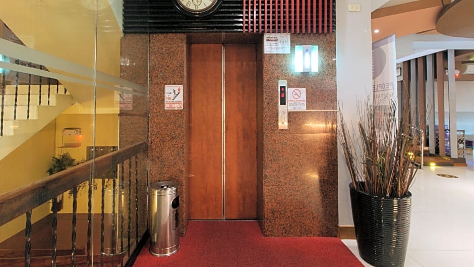 RedDoorz Plus @ Timog Avenue Quezon City