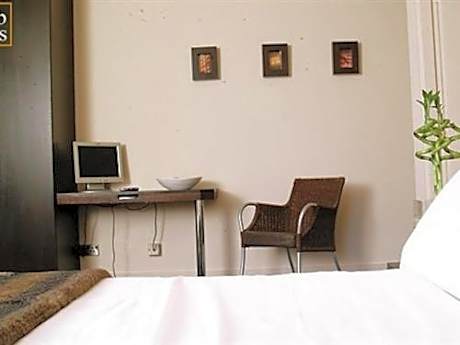 Twin Room with Private Bathroom