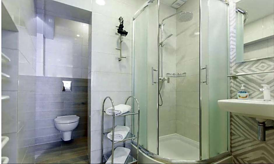 Villa Anna - Noclegi Rooms - FREE parking, taras, 1500m do Starówki