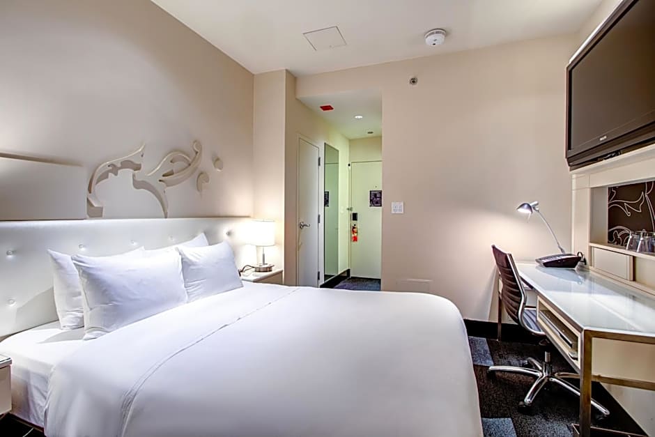 THE MIDLAND HOTEL, Chicago, a Tribute Portfolio Hotel