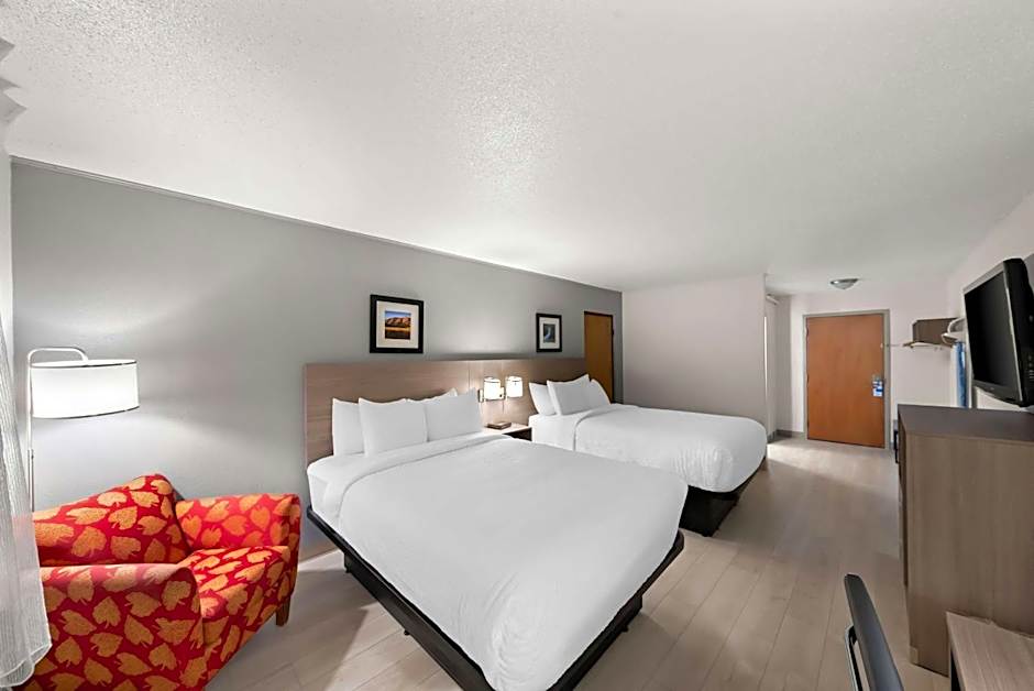 Clarion Inn & Suites and Convention Center