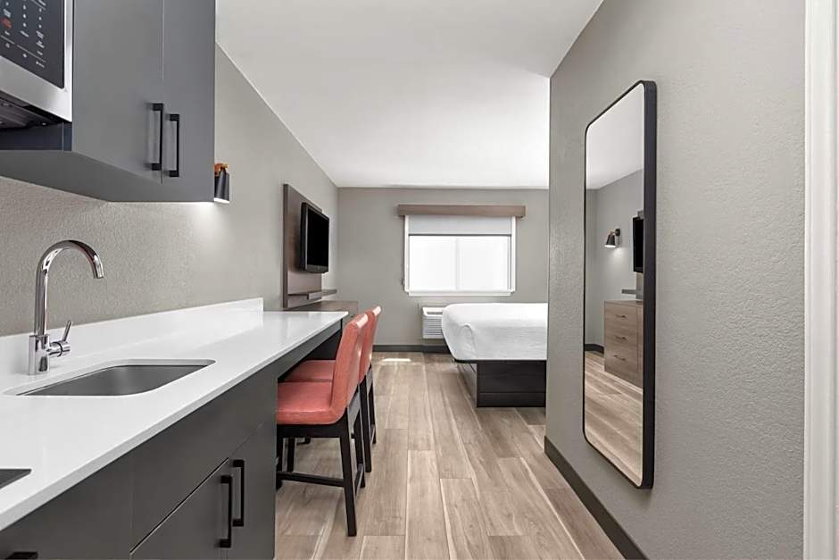 Hawthorn Extended Stay by Wyndham DFW Airport North