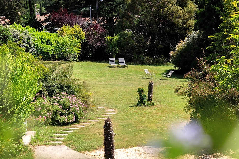 Hôtel & Résidence Lou Paradou Gréoux Les Bains