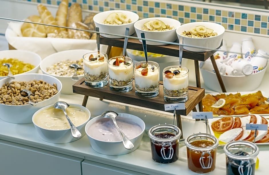 Завтраки шведский стол в гостинице варианты Starlight Suiten Hotel Wien Heumarkt, Vienna. Цены от EUR74.