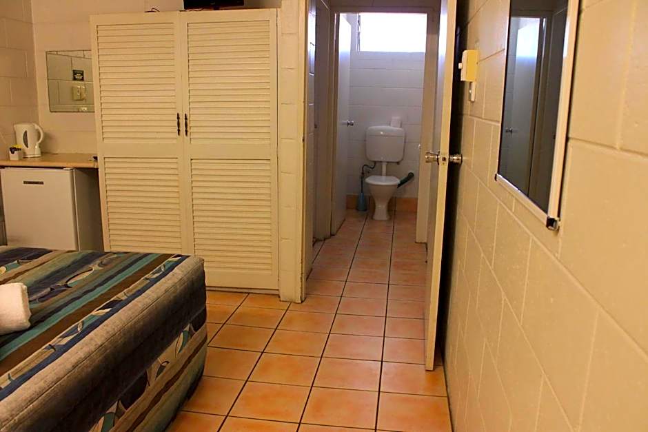 Oasis Inn Apartments