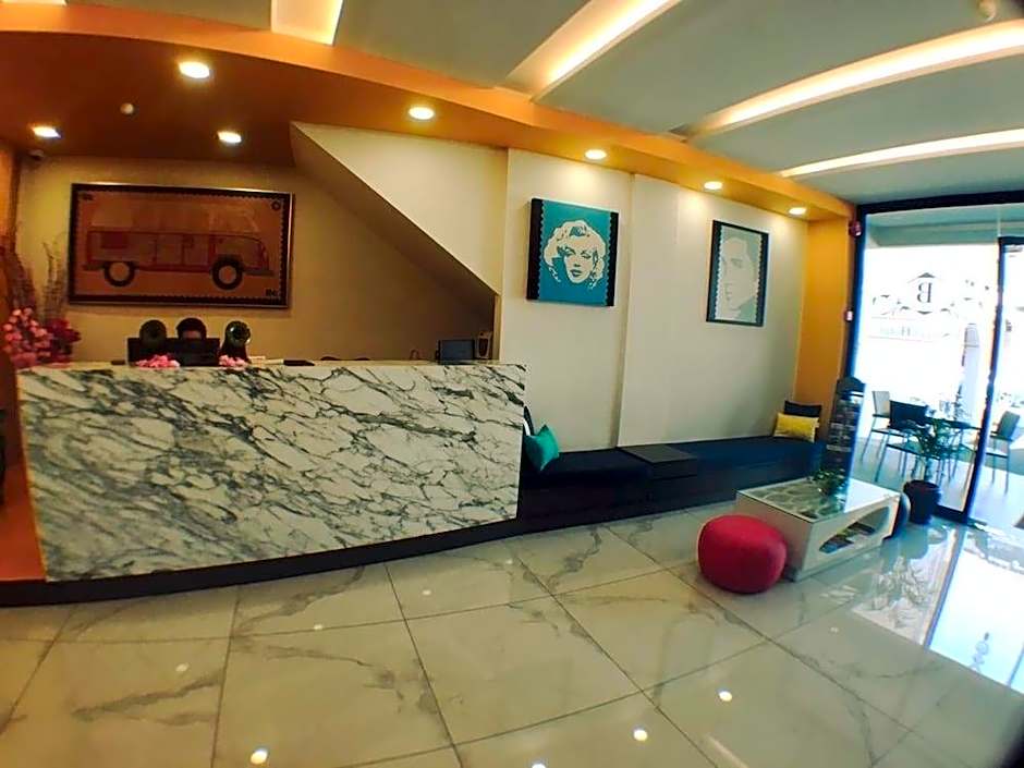 B Street Hotel