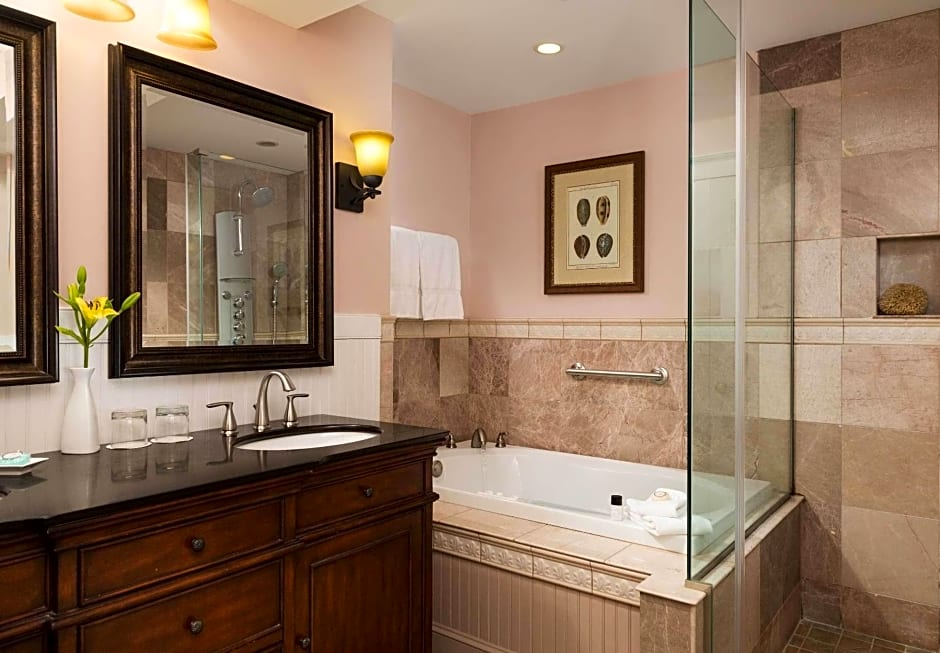 Grand Harbor Inn