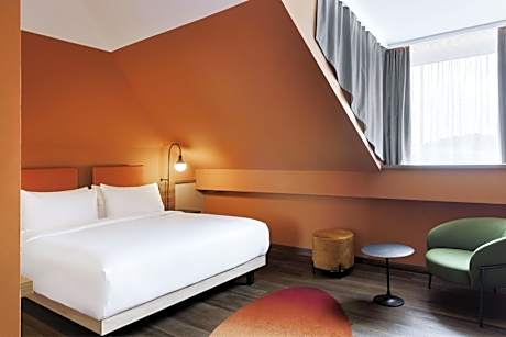 Junior King Suite with Courtyard View