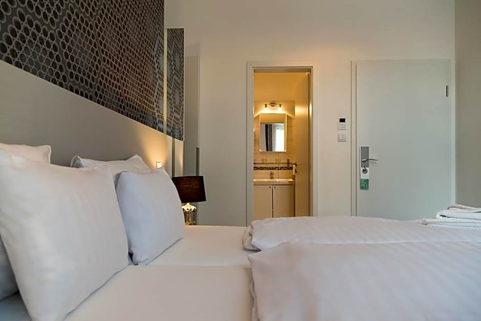 Hotel Mika Downtown