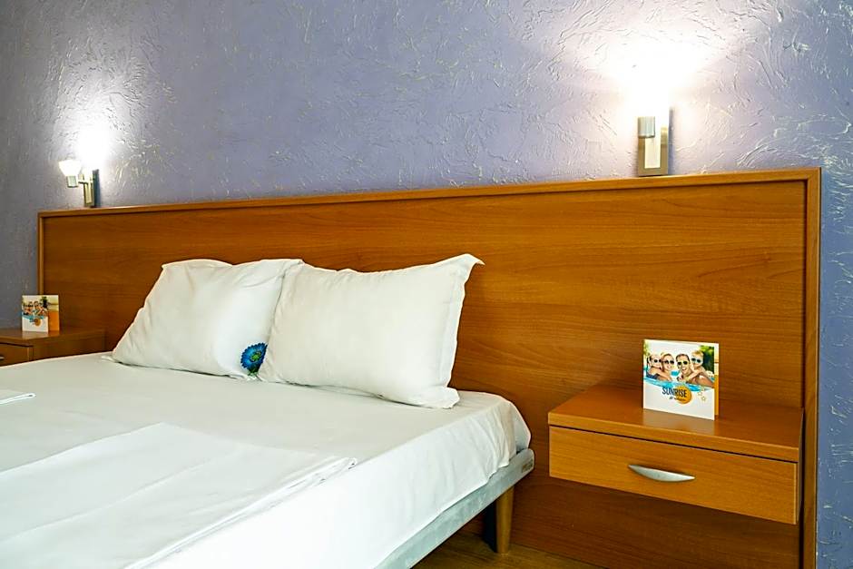 Complex Sunrise by HMG - All Inclusive