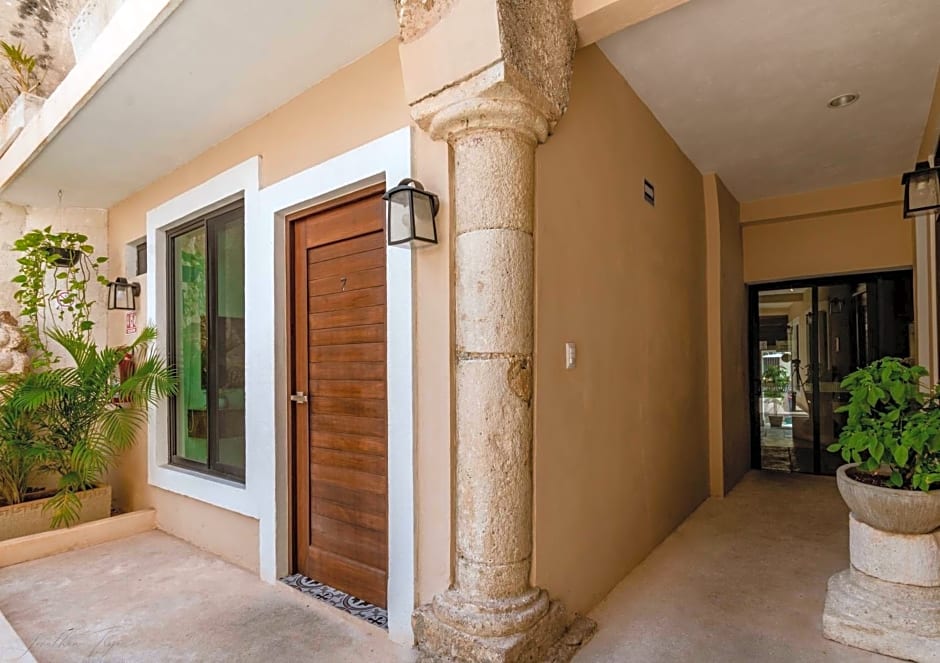 Hotel Colonial Zaci by GuruHotel
