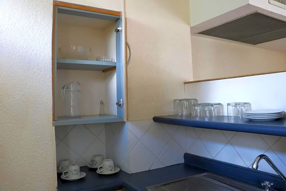 Cypres Hotel & Suites