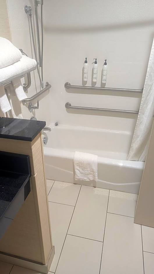 Fairfield Inn & Suites by Marriott Detroit Troy