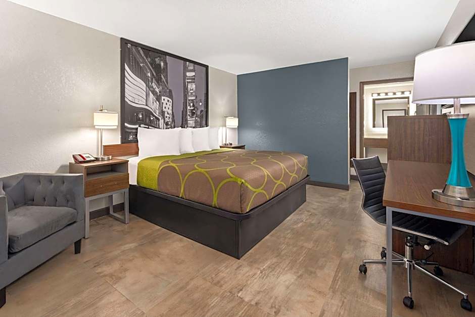 Super 8 by Wyndham Prattville Montgomery