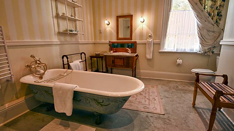 Hacklewood Hill Country House