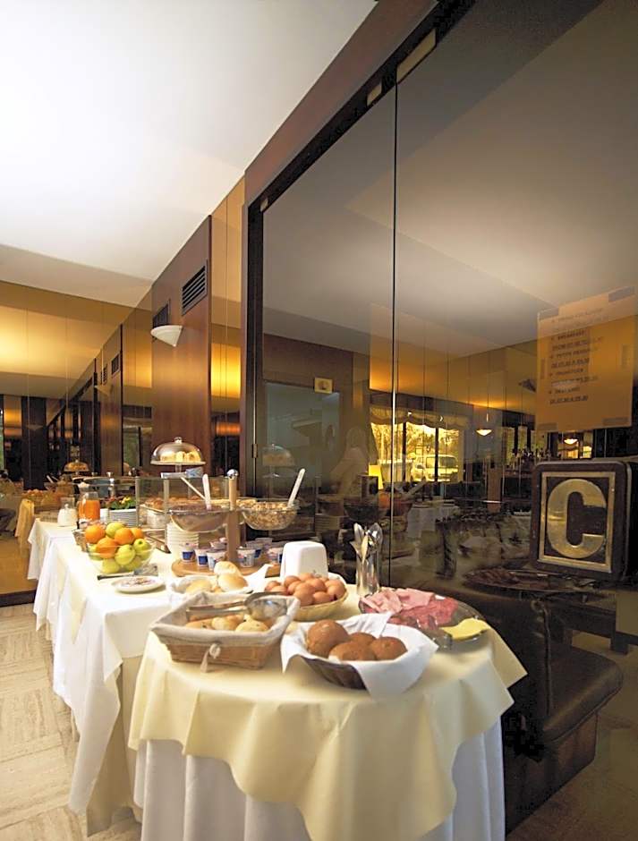 Club Hotel