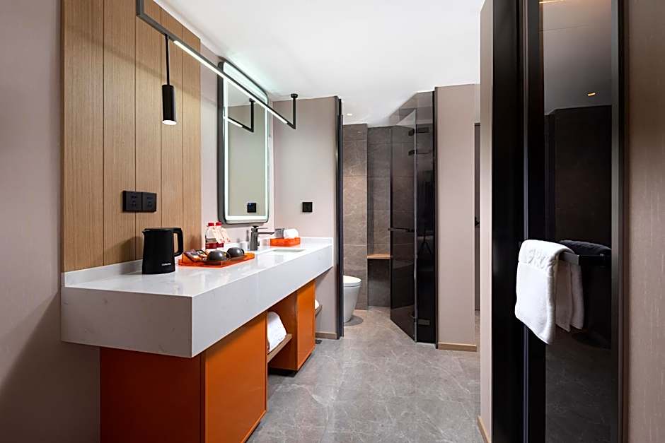 From K Huan Kai Hotel Tiyuxi Metro Station