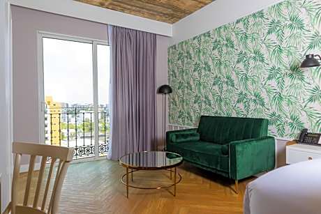1 King Bed-Suite Studio