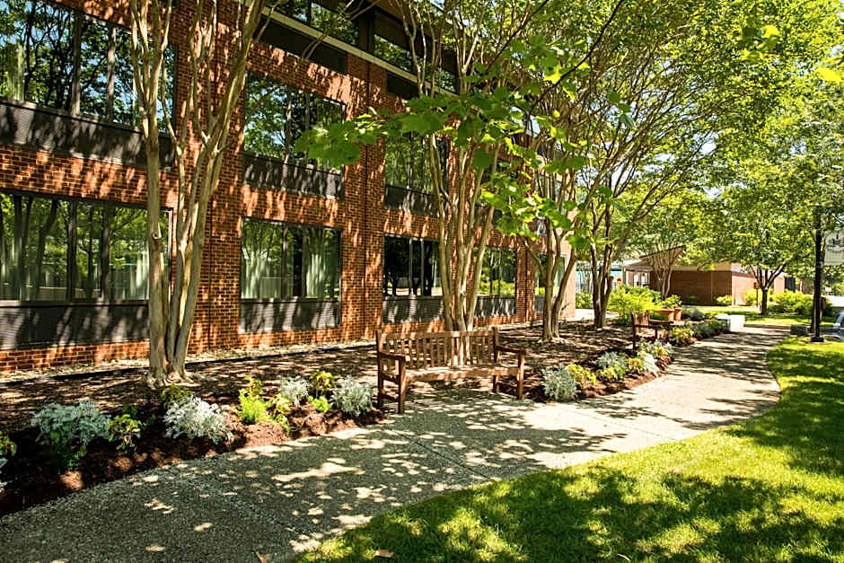 Williamsburg Woodlands Hotel & Suites, an official Colonial Williamsburg Hotel