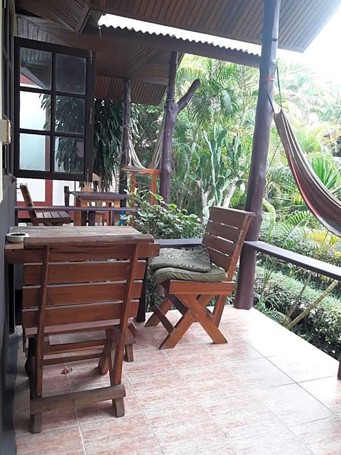 Jungle Hut Bungalows & Hotel