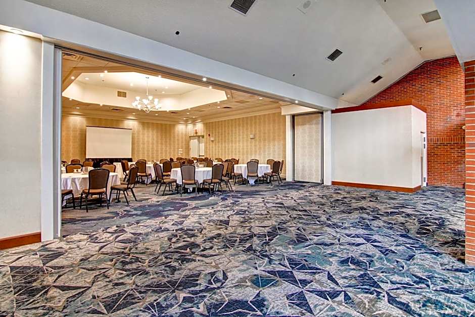 Holiday Inn Oakville Centre By IHG