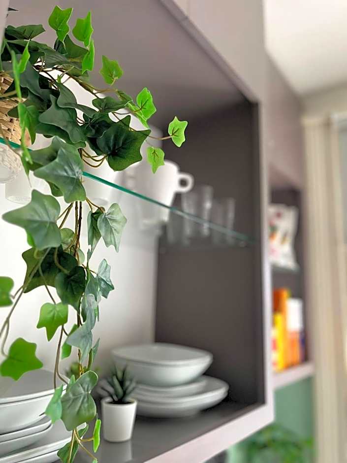 Apt 03 Beachside Beauty Central Studio Steps from Cafes