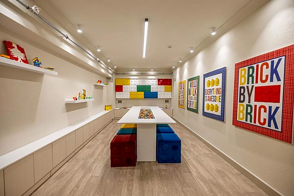 LAUR HOTELS Experience & Elegance