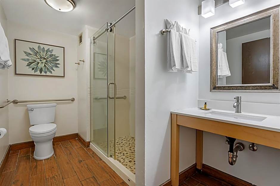 Best Western Plus South Coast Inn