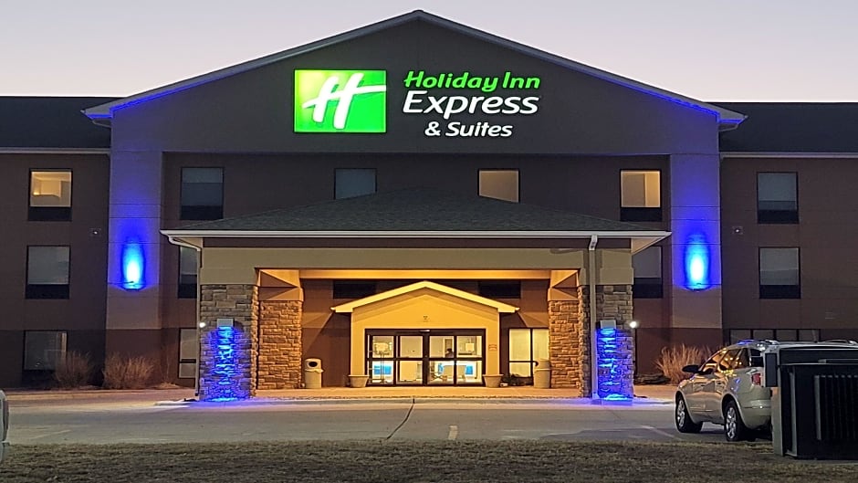 Holiday Inn Express & Suites Junction City