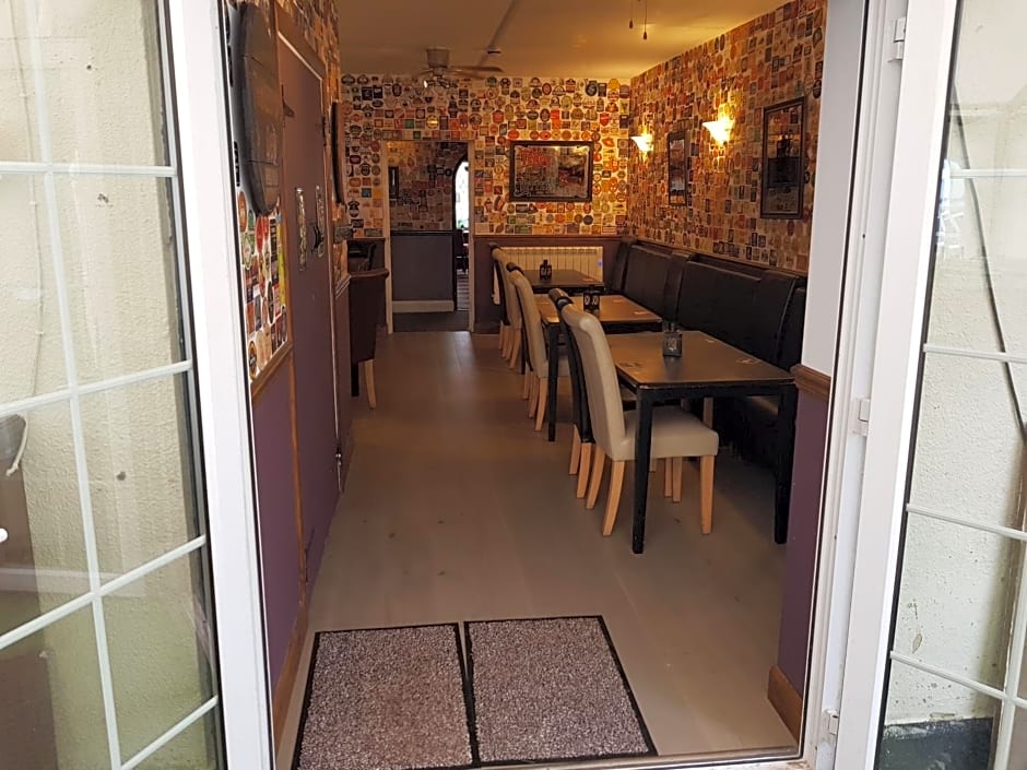 the jackdaw pub SELF CATERING STATIC CARAVAN free breakfast supplied