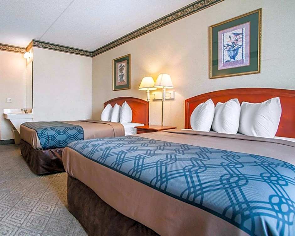 Rodeway Inn & Suites Milwaukee