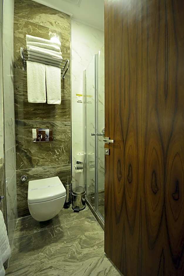 Photo 1 of 4 of Small Single Room