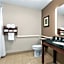 La Quinta Inn & Suites by Wyndham Midwest City - Tinker AFB