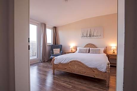 Double Room with Balcony and Sea View