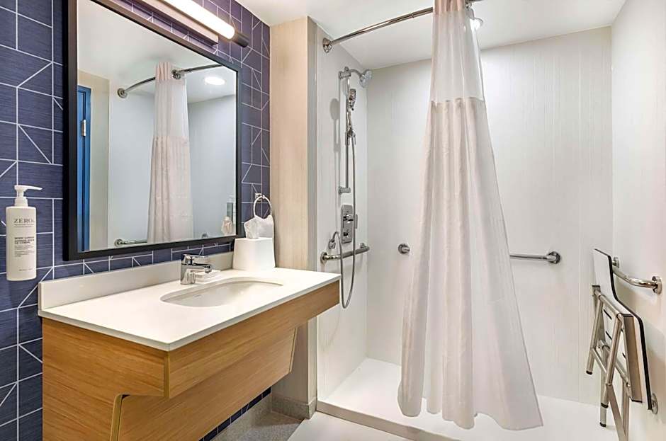 Spark by Hilton Roanoke Airport