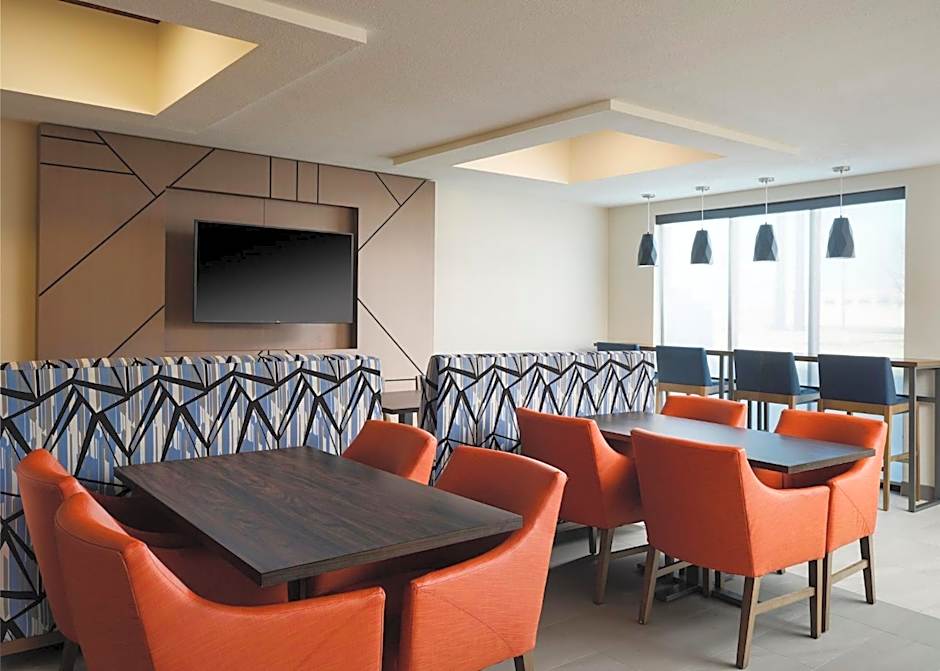 Holiday Inn Express Peru-Lasalle Area By IHG
