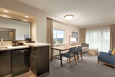 2Bd/2 Bath Premium Suite - 1 King / 2 Double Mobility Accessible Tub