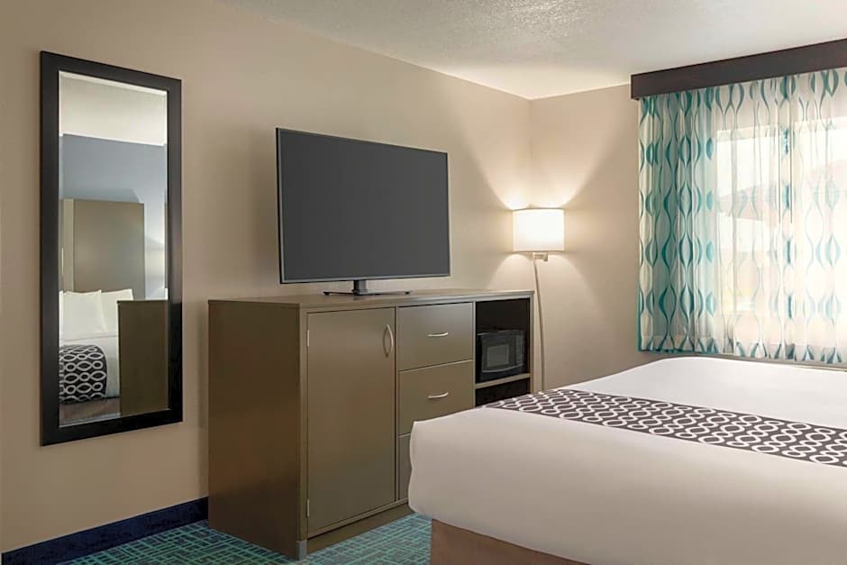 La Quinta Inn & Suites by Wyndham Peru Starved Rock St Park 