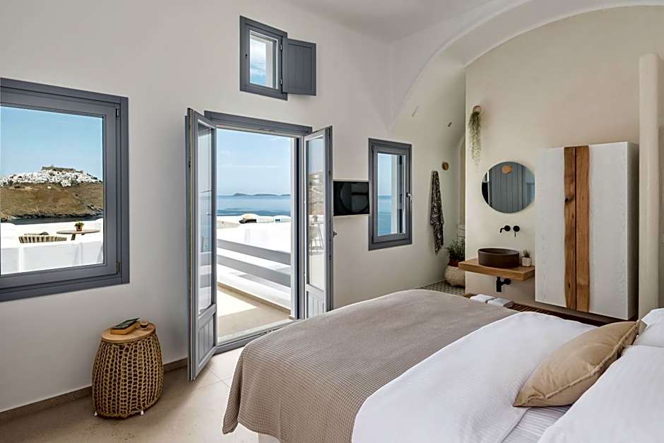 Photo 1 of 10 of Junior Suite, Sea View