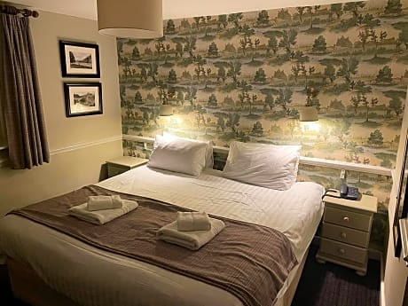 1 King Bed or 2 Beds