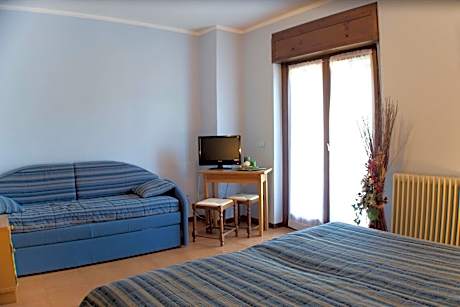 Triple Room with Mountain View